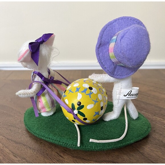 Annalee 6" Small White Mice Carrying Yellow Easter Egg 2009 - Picture 5 of 12